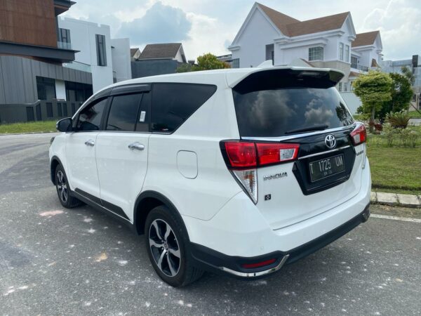 Mobil Innova Venturer Diesel 2021 Bekas Pekanbaru