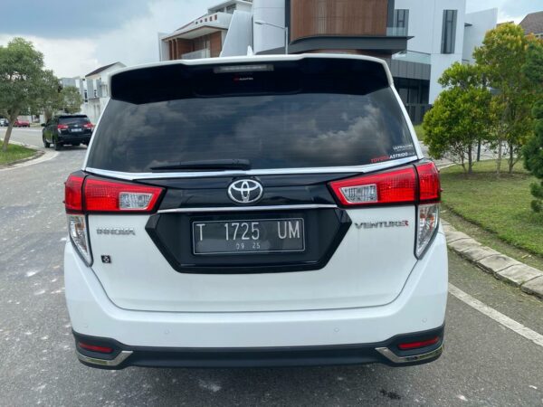 Mobil Innova Venturer Diesel 2021 Bekas Pekanbaru