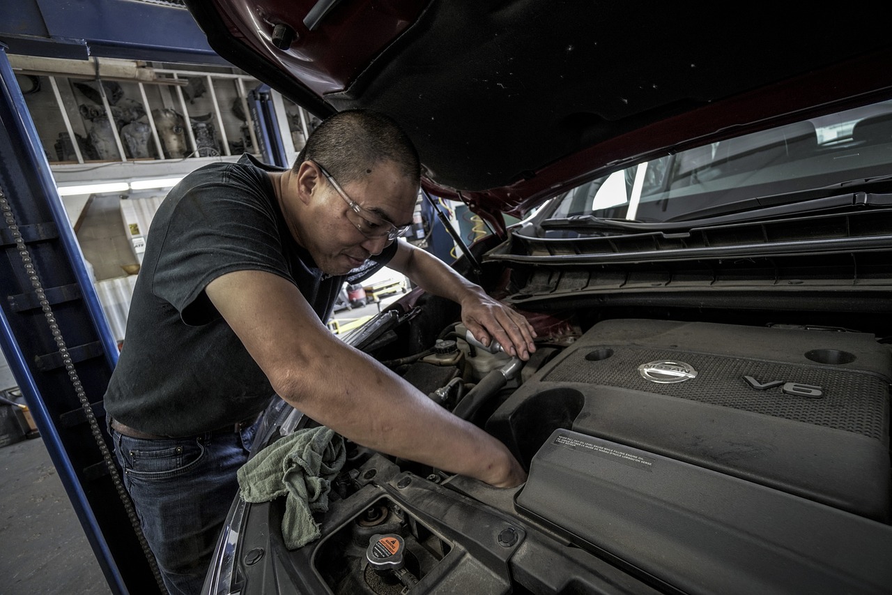 Jenis-Jenis Oli Mesin Mobil: Pentingnya Perawatan yang Tepat