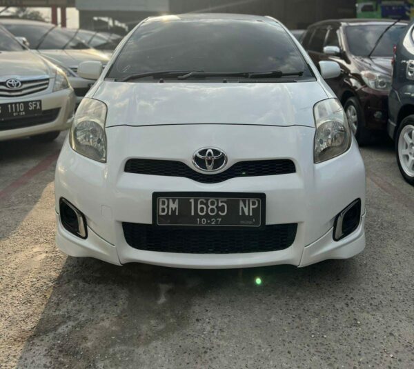 Mobil Yrais E 2012 Manual Bekas Pekanbaru