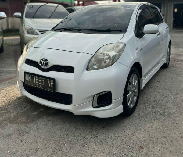 Mobil Yrais E 2012 Manual Bekas Pekanbaru