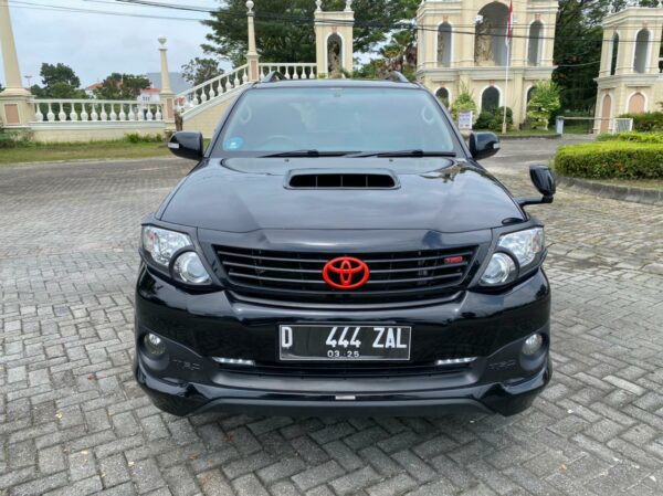 Mobil Fortuner VNT TRD 2014 Matic Diesel Bekas Pekanbaru