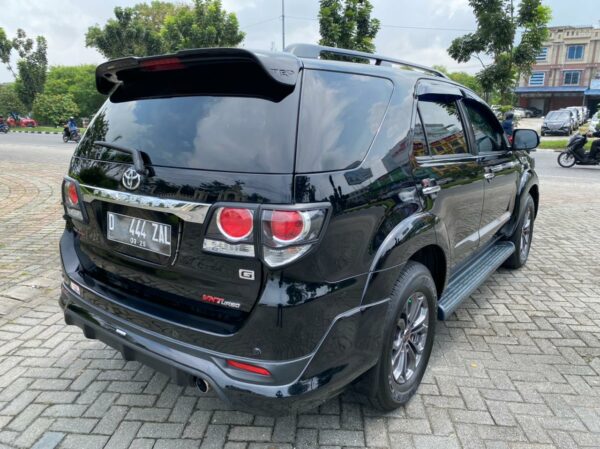 Mobil Fortuner VNT TRD 2014 Matic Diesel Bekas Pekanbaru