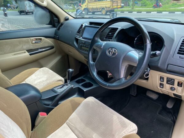 Mobil Fortuner VNT TRD 2014 Matic Diesel Bekas Pekanbaru