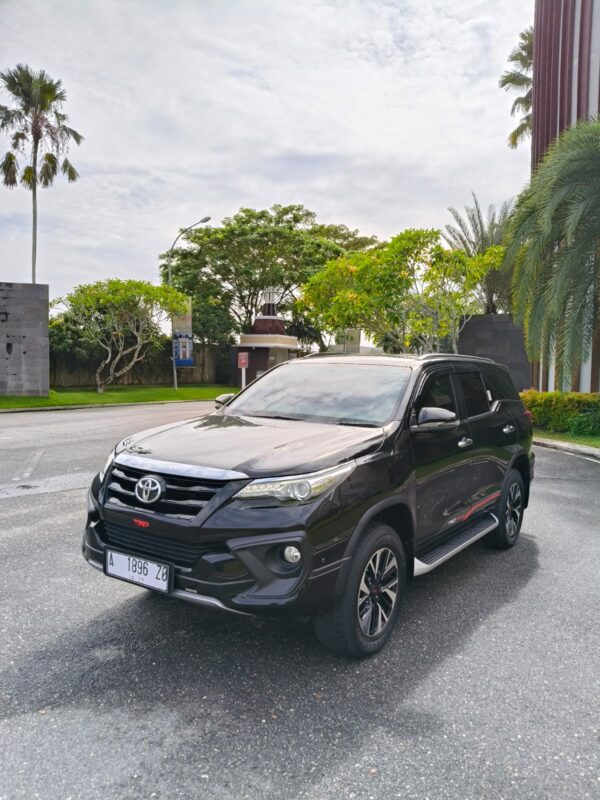 Mobil Fortuner VRZ TRD 2017 Metik Bekas Pekanbaru